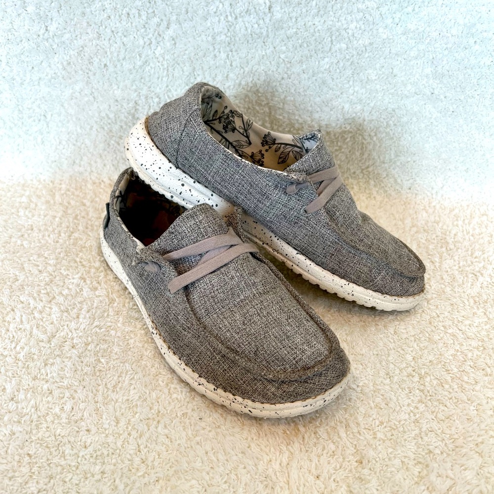 Hey Dude Wendy L Linen Size 7